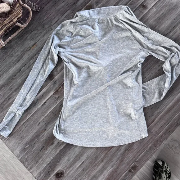 Under Armour Women's Gray Quarter-Zip Top - Picture 5 of 5